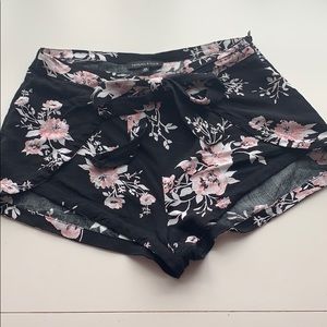 Kendall & Kylie Front Tie Floral Wrap Shorts